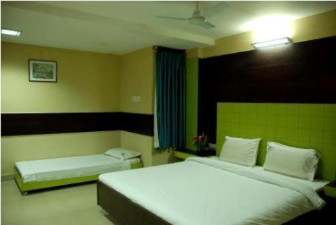 Mgr Regency Hotel Pondicherry Room photo